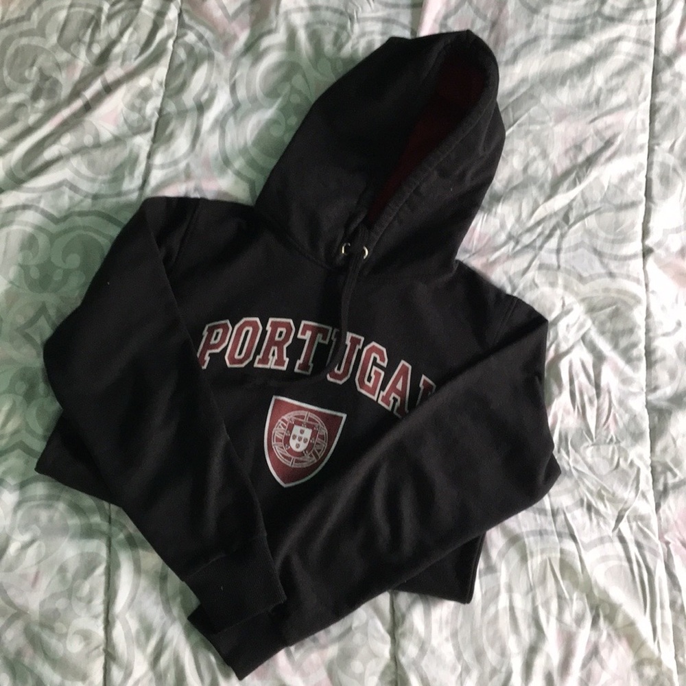 BLACK SWEATSHIRT FROM PORTUGAL